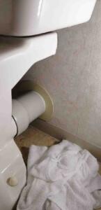 トイレのパイプ・配管や床から水漏れした時の補修方法を原因別に解説