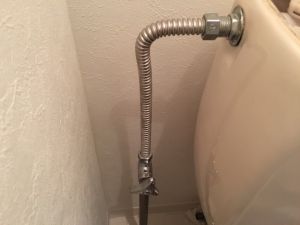 トイレ止水栓からの水漏れ