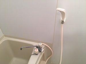 お風呂の蛇口の水が止まらない!水漏れ原因と対処方法