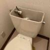 トイレのタンクに水がたまらないのは何が原因？修理方法や部品の購入方法