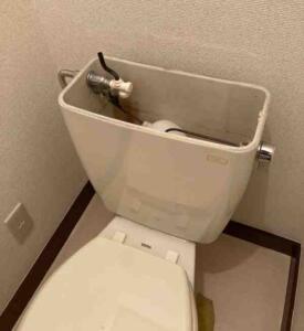 トイレのタンクに水がたまらないのは何が原因？修理方法や部品の購入方法