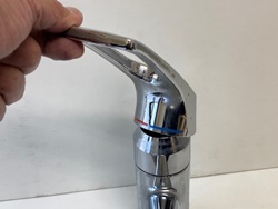 シングルレバー混合水栓のレバーが固い時
