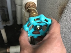 修理の際、必ず元栓を閉める