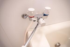 2ハンドルシャワー水栓なら一時止水機能付シャワーヘッドが便利