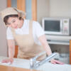 ハウスクリーニング業者と家事代行の違いは？水回り掃除はどちらに依頼？